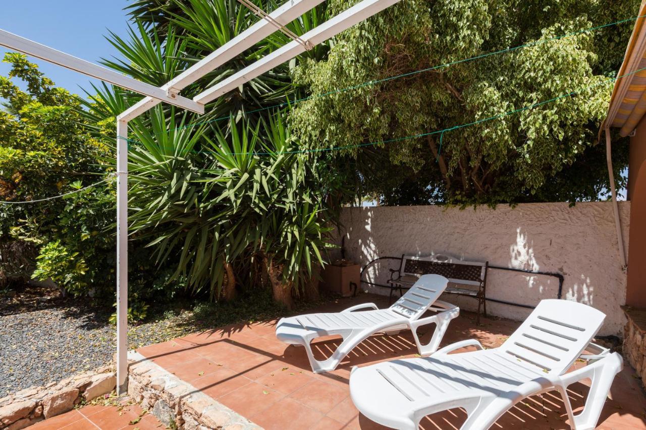 Home2Book Quiet Villa With Private Pool Triquivijate エクステリア 写真
