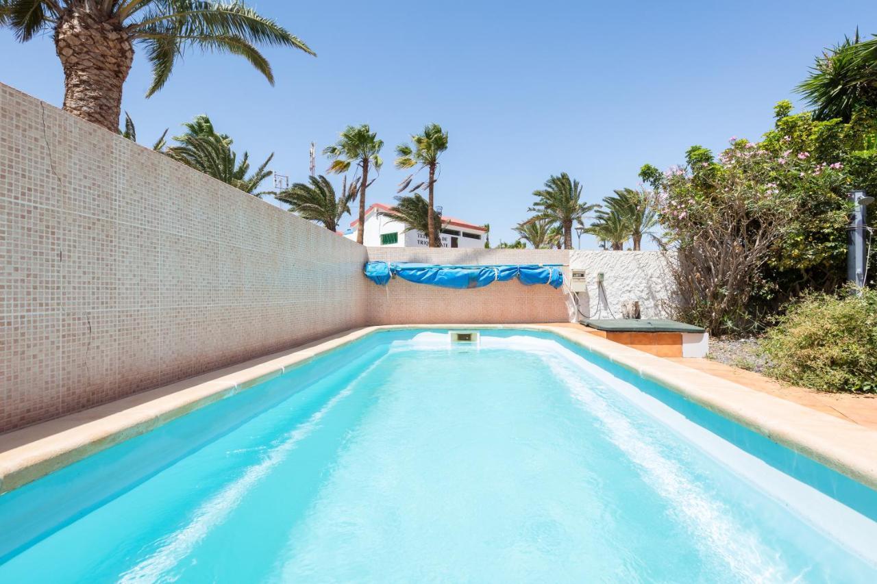 Home2Book Quiet Villa With Private Pool Triquivijate エクステリア 写真