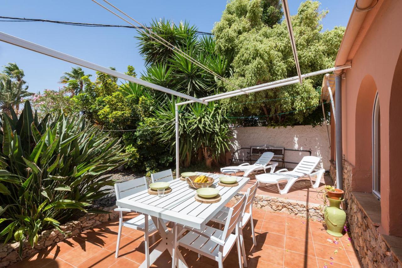 Home2Book Quiet Villa With Private Pool Triquivijate エクステリア 写真