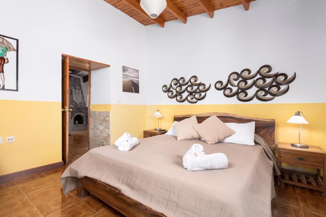 Home2Book Quiet Villa With Private Pool Triquivijate エクステリア 写真