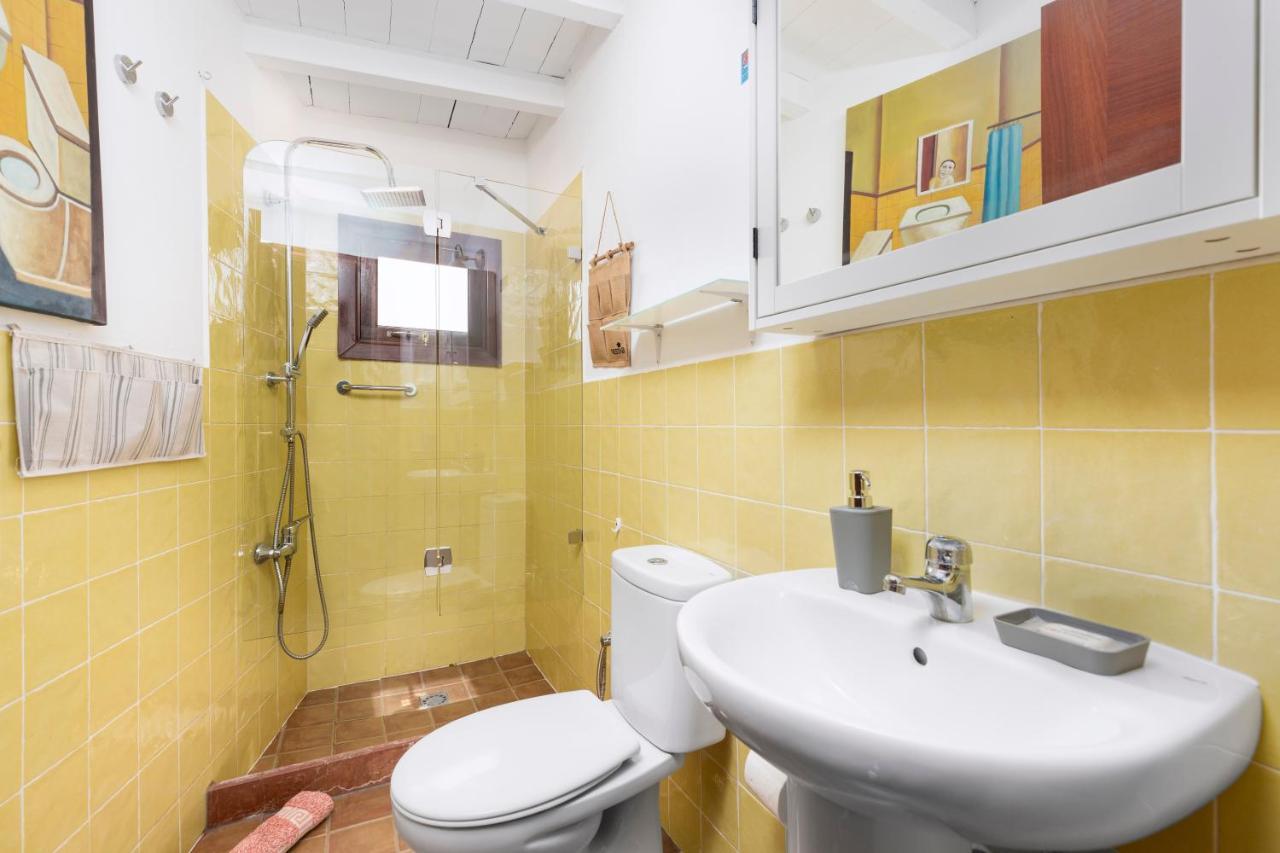 Home2Book Quiet Villa With Private Pool Triquivijate エクステリア 写真