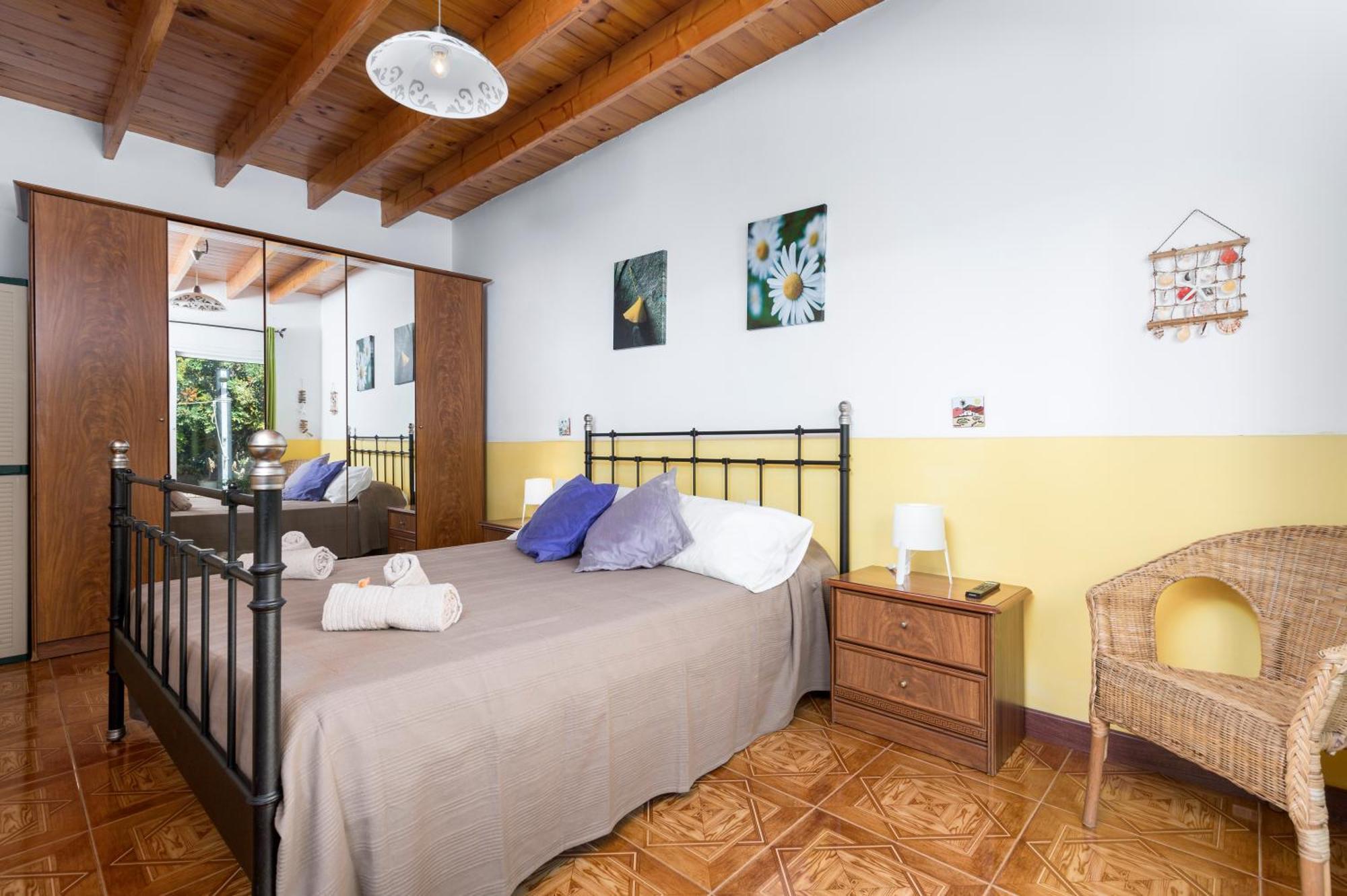 Home2Book Quiet Villa With Private Pool Triquivijate エクステリア 写真