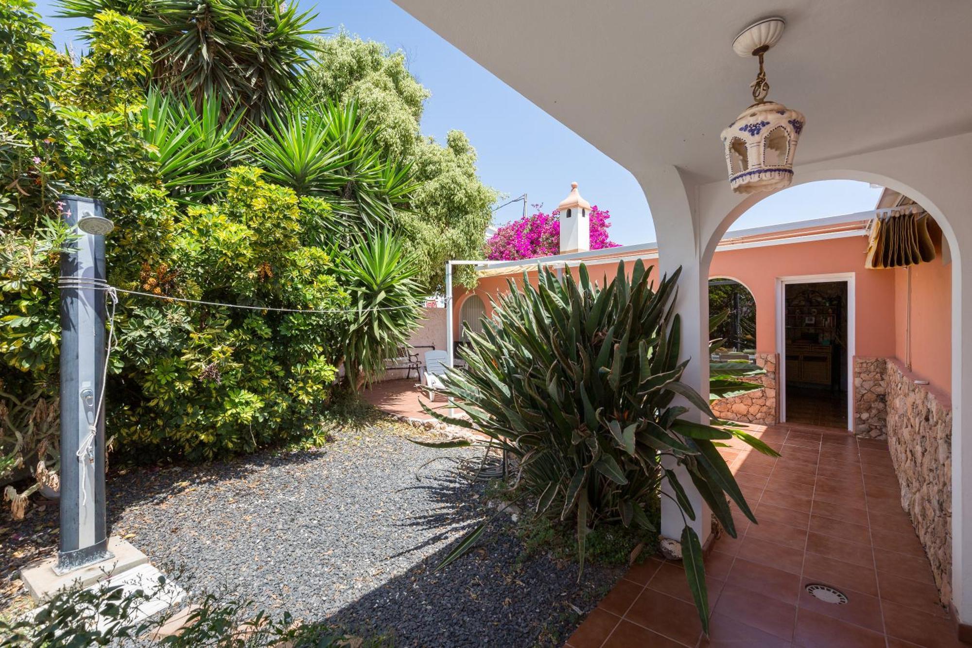 Home2Book Quiet Villa With Private Pool Triquivijate エクステリア 写真